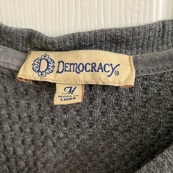 Top - Picture 2 of 5